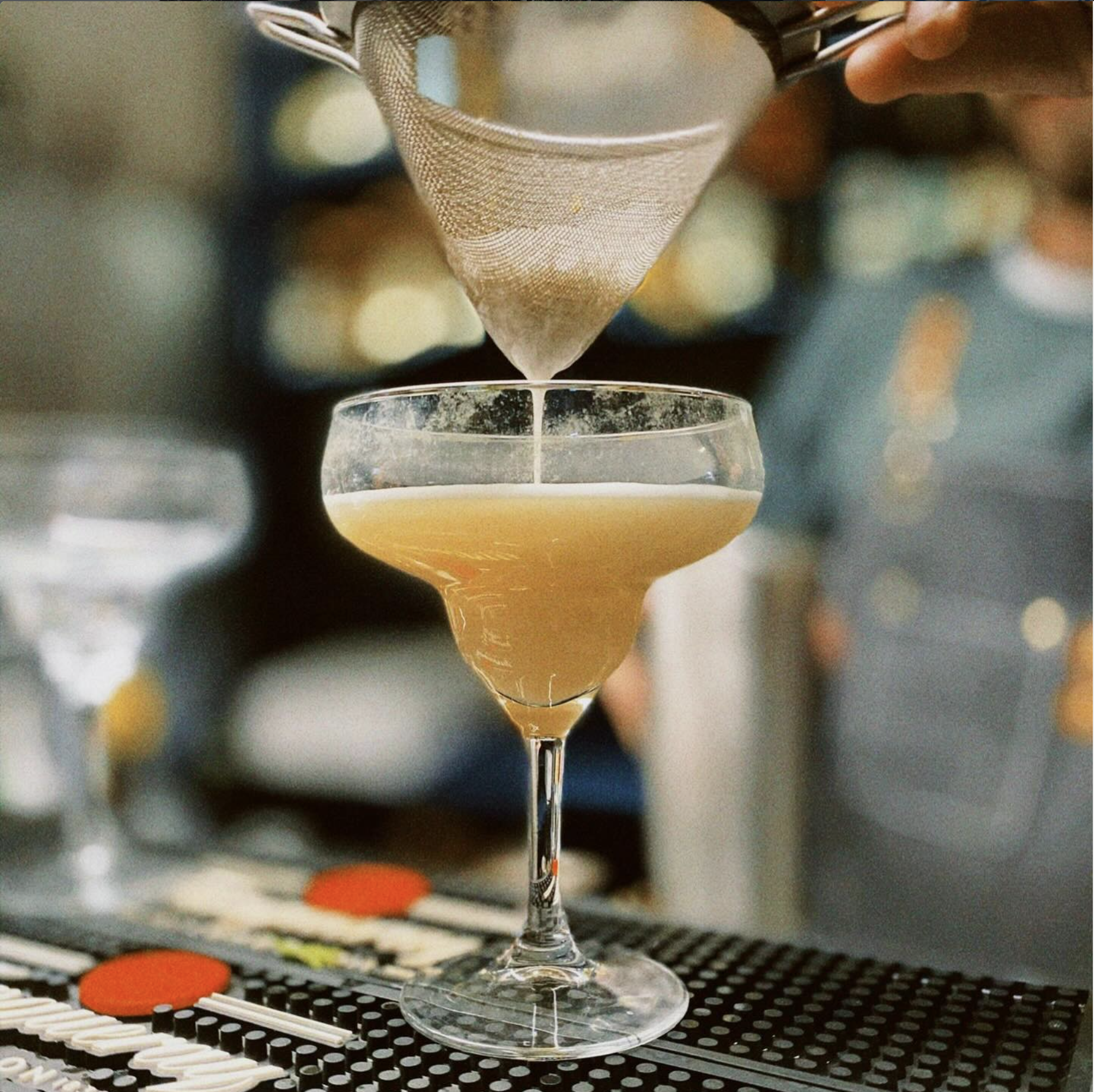 Cocktail artesanal do bar Acaso