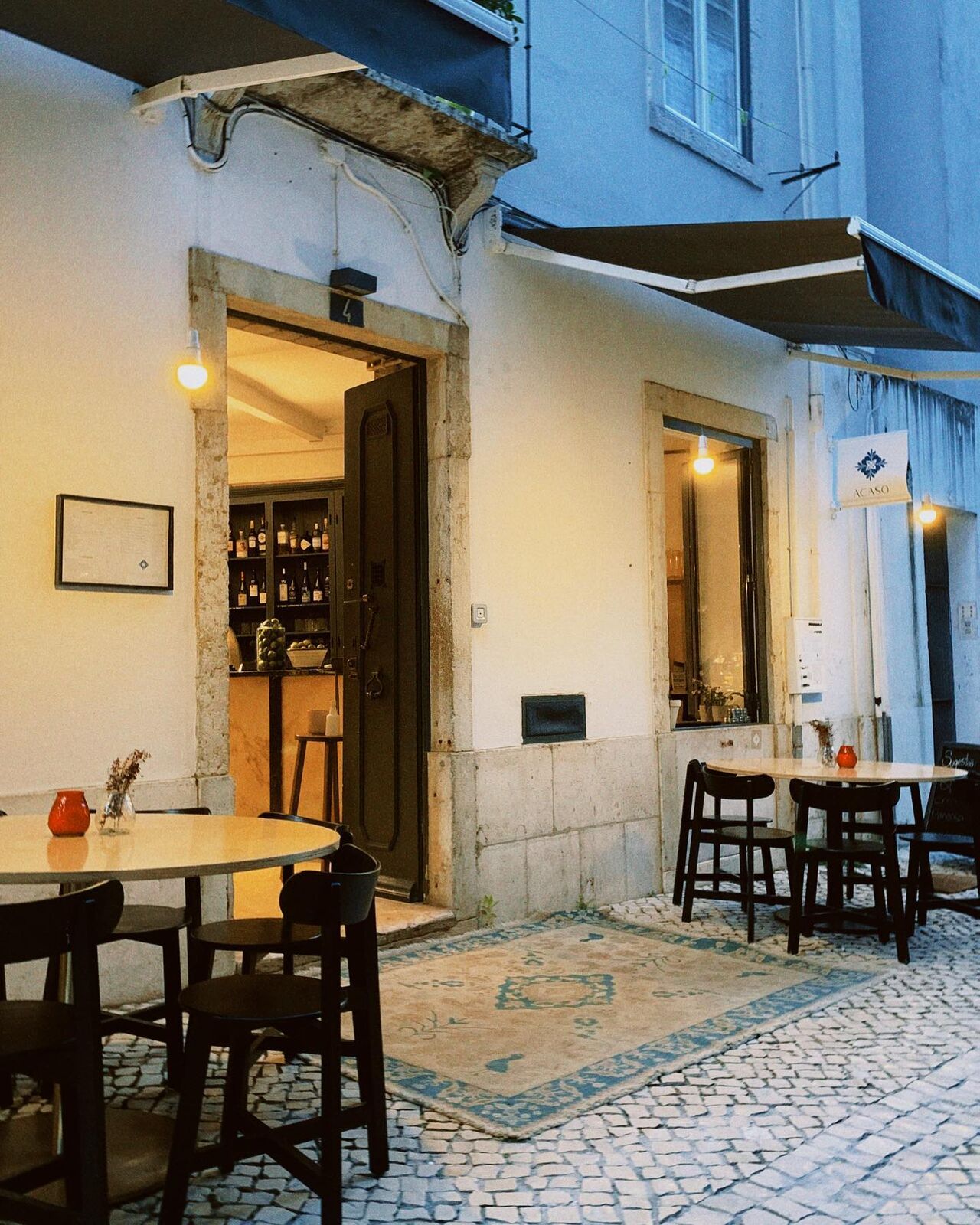 Interior do Restaurante Acaso, cozinha portuguesa contemporânea em Lisboa